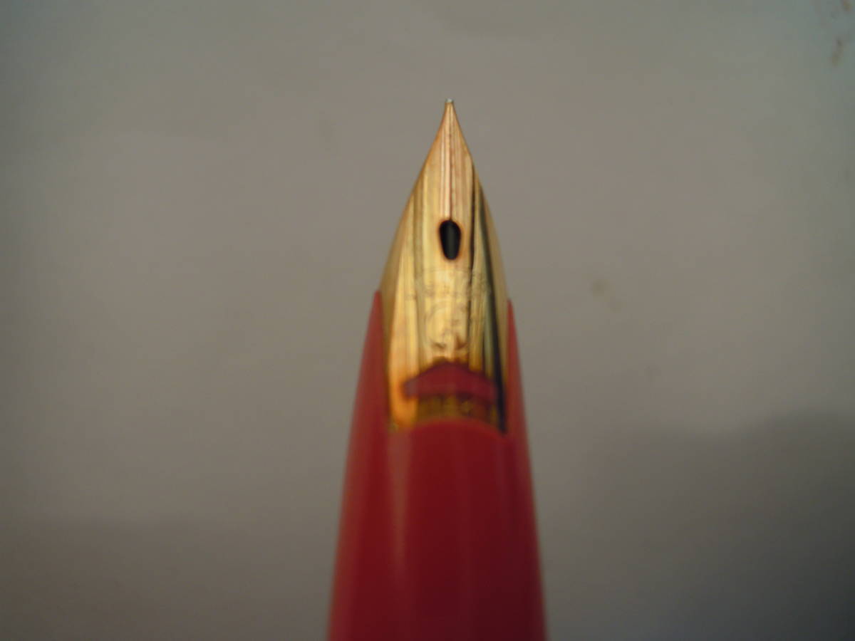 ②SAILOR セーラー　未使用万年筆　ペン先14K　シャンパンゴールド軸　シンプルなデザイン_画像5