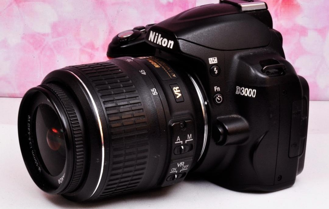 おすすめ一眼レフ Nikon D3000 高画質 すぐ使える 極美品｜PayPayフリマ