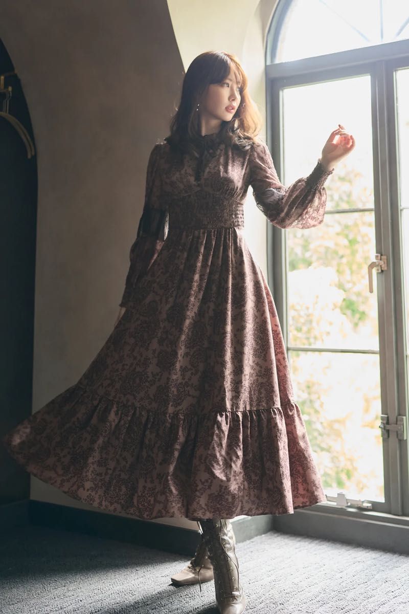 新品タグ付き】Winter Floral Long-sleeve Dress herlipto 新品タグ付き】Winter Floral Long-sleeve Dress herlipto