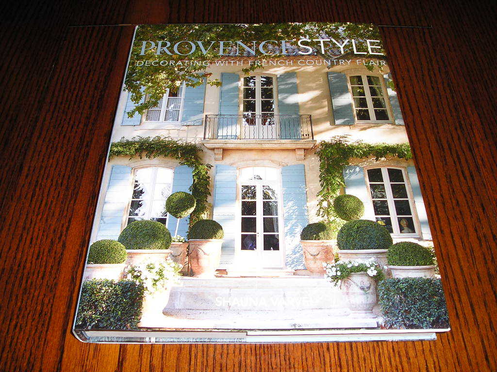 洋書・Provence Style Decorating with French Country Flair・フランスのプロバンススタイルの素敵なカントリーハウス