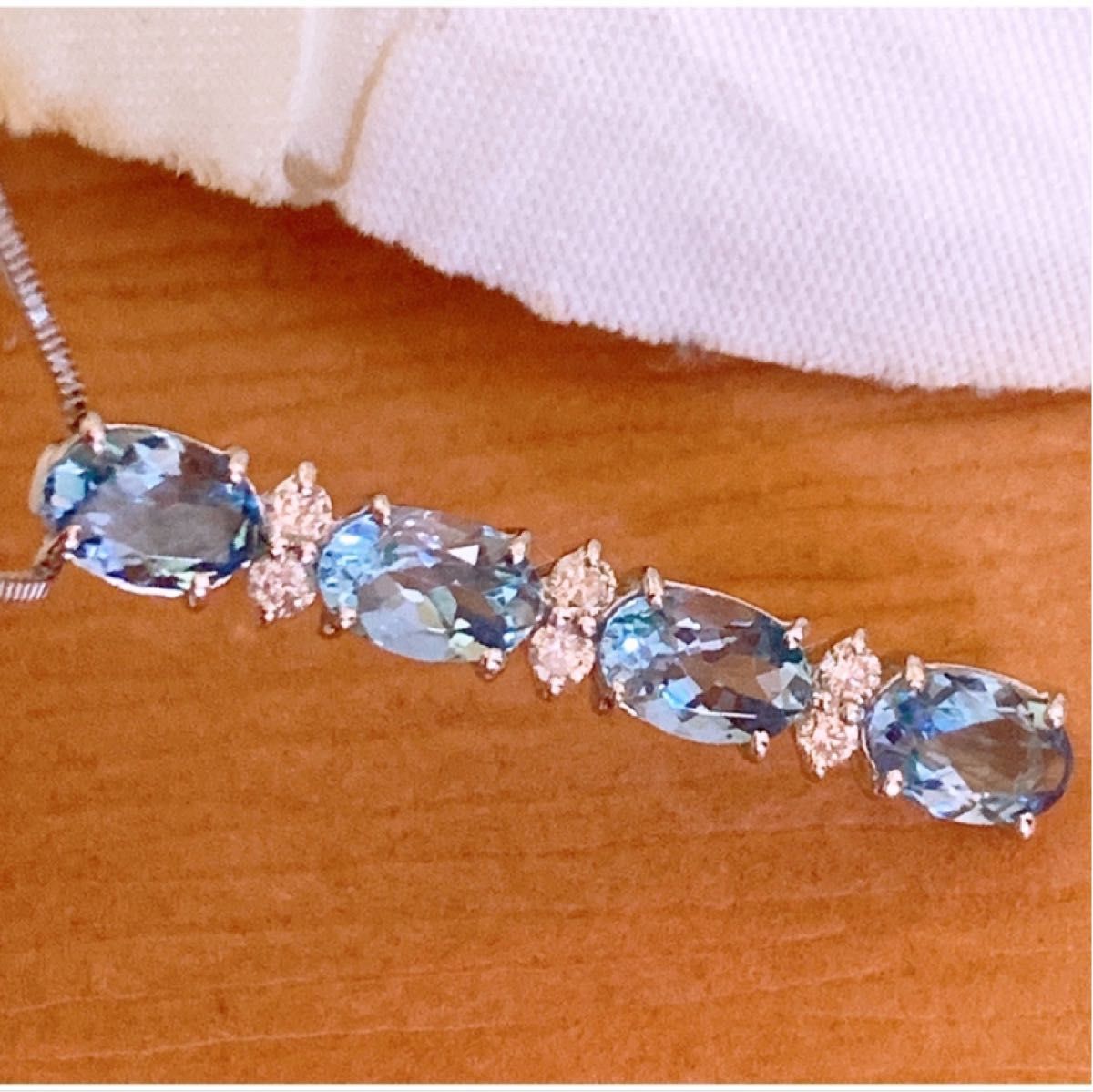 最高カラー 計1.76CT k18アクアマリンダイヤネックレス トップ