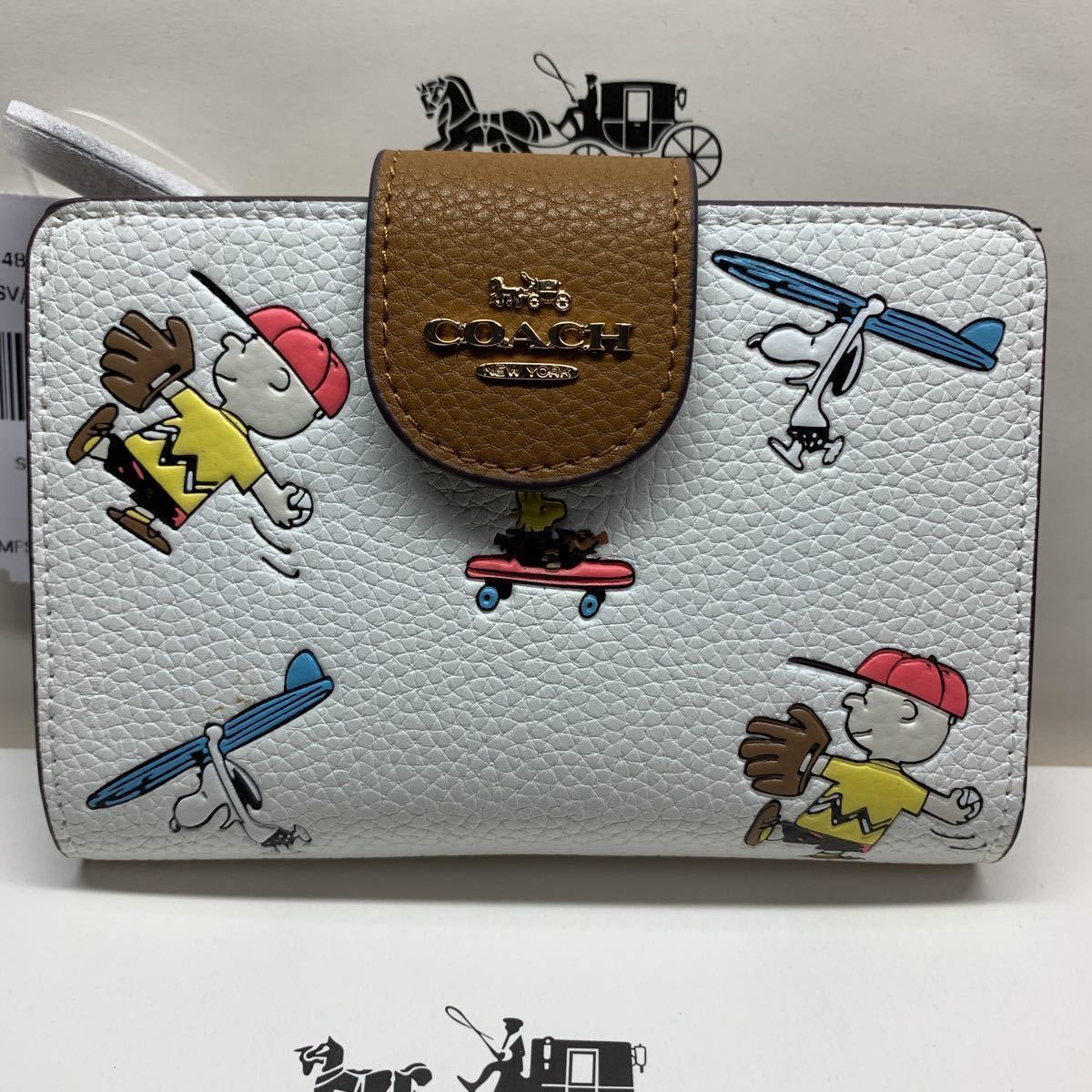 COACH 新品箱付き　コーチ 二つ折り財布 C4899 PEANUTS スヌーピー チョークマルチ 翌日発送_画像2