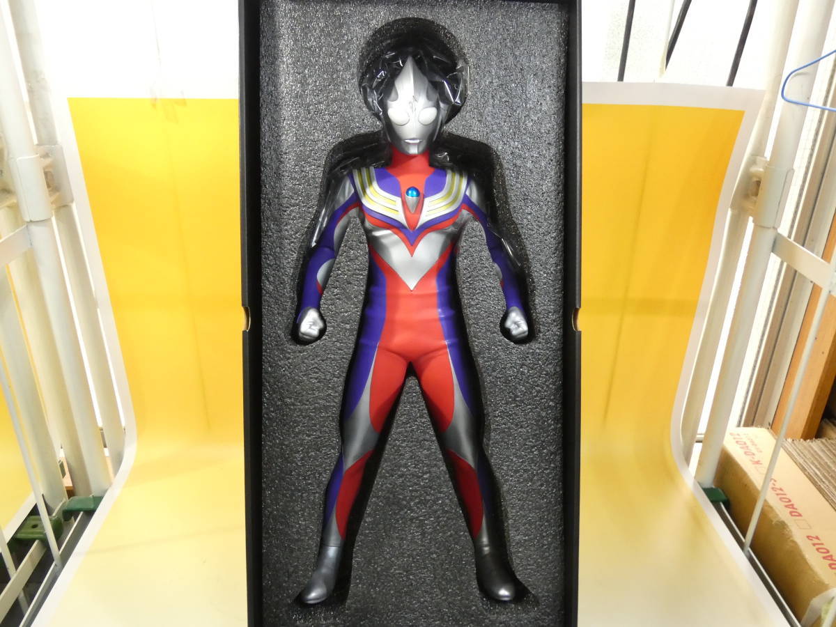 【中古】特大サイズ　JUNGLE　ウルトラマンティガ　1/100スケール（頭身約53cm）　点灯確認済み 光の巨人シリーズ01【フィギュア】J4　S509_画像1