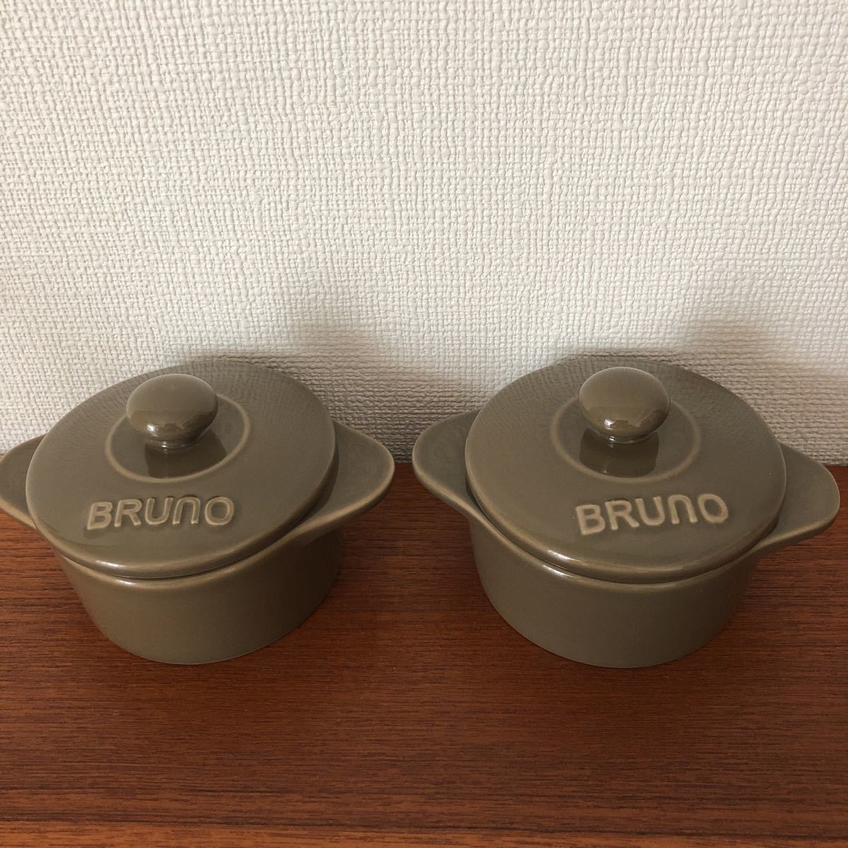BRUNO ブルーノ　ミニココット ココット ミニ 2個　セット　新品　未使用　非売品　蓋付きミニココット　食器　磁器　非売品　ブラウン茶色_画像1