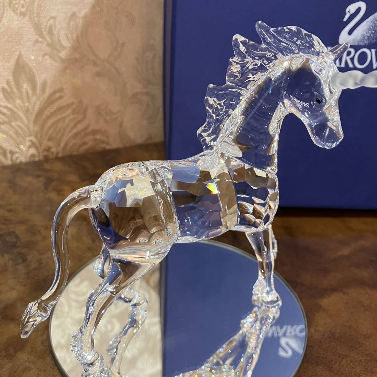 年春の 未使用SWAROVSKI 箱付き ユニコーン 置物 フィギュリン