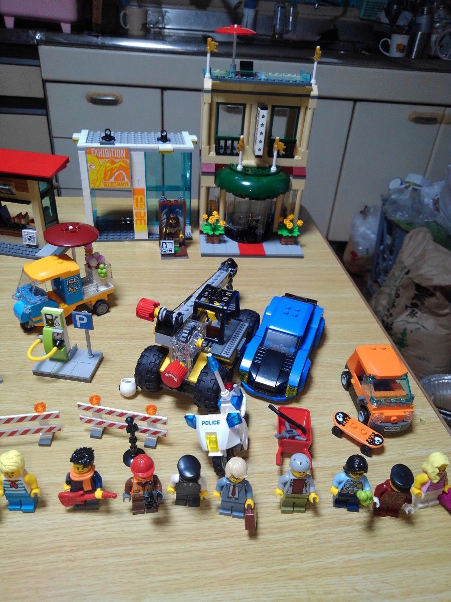 LEGO60200シティの中心街１度組み立て新品同様美品箱説明書予備全て揃ってます１～番号順に分けてます