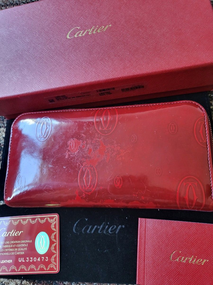 ◆カルティエ◆ハッピーバースデー◆ラウンドファスナー◆ウォレット◆長財布◆Cartier◆パテントレザー◆ハッピーバースデイ◆赤◆