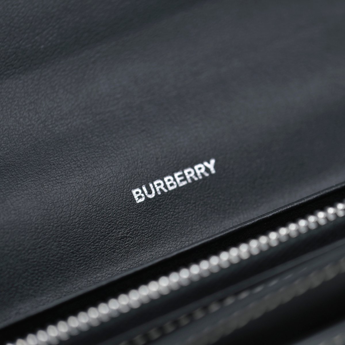 年間ランキング6年連続受賞】 バーバリー BURBERRY エンボスロゴ