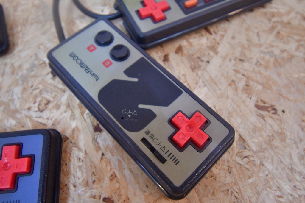 Yahoo!オークション - レトロ 当時物 ツインファミコン Yahoo!オークション - レトロ 当時物 ツインファミコン