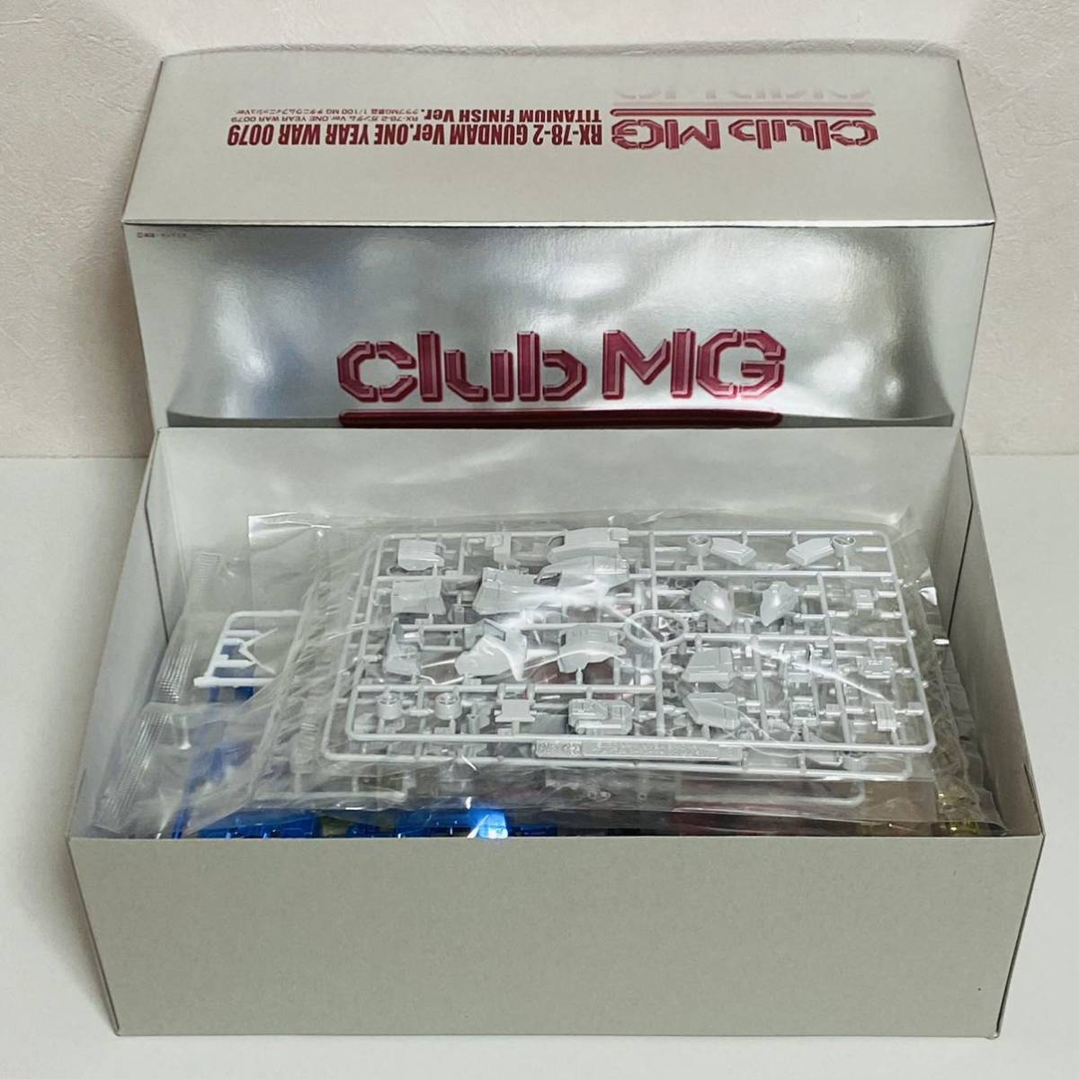 【未組立品】BANDAI バンダイ club MG クラブMG 景品 1/100 RX-78-2 ガンダム Ver.ONE YEAR WAR 0079 MG チタニウムフィニッシュVer._画像2