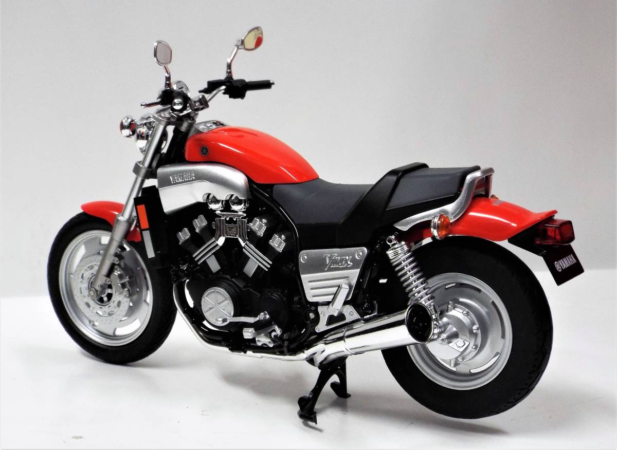 【アオシマ】1/12 ヤマハ Vmax 1200 1985～2007年レッド（ 商品№ 109618)の完成バイクモデル_画像4