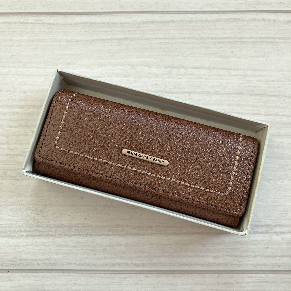 新品未使用 保管品 marie claire マリクレール レディース メンズ 3連 キーケース 本革 牛革 レザー 茶色 ブラウン ロゴ プレート ブランド