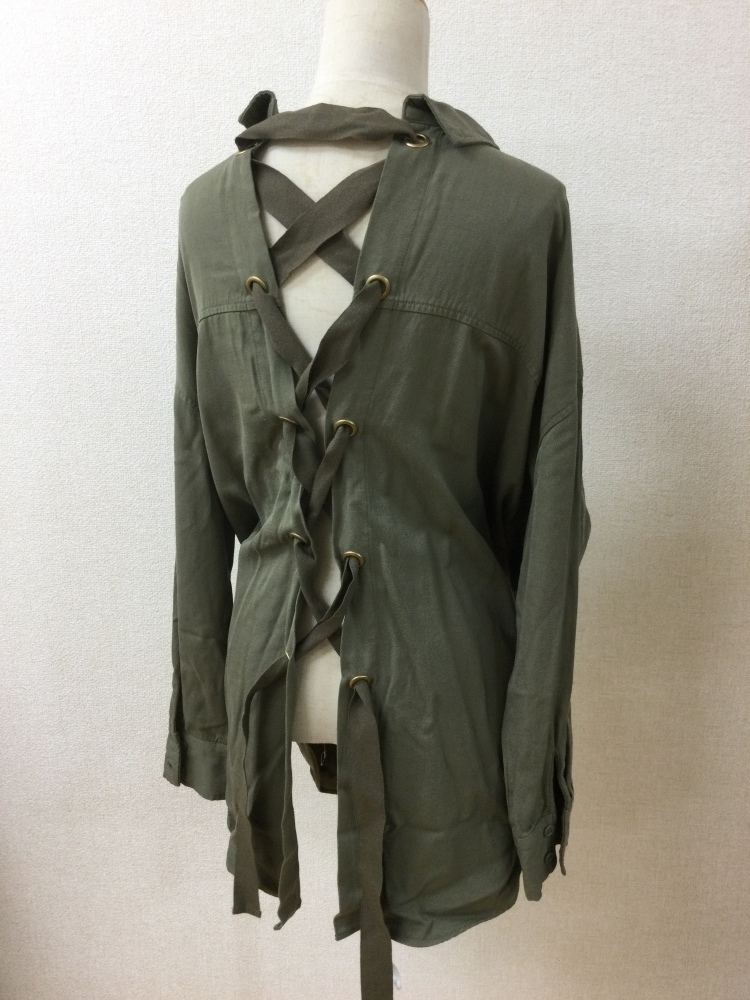 DAYS オリーブグリーンのジャケットコート 背中が編み上げのデザイン サイズM_画像3