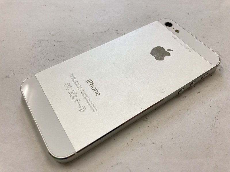 HD840 au iPhone5 32GB ホワイト 判定◯ ジャンク ロックOFF_画像2