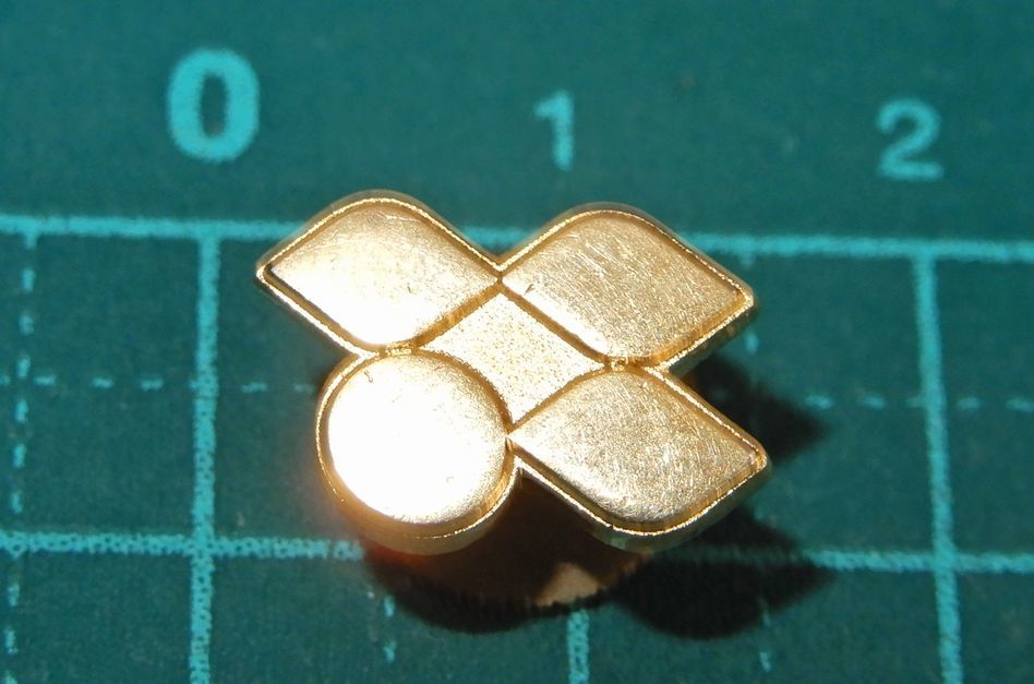 レア 未使用 昭和レトロ 四国電力 香川県 よんでん ロゴマーク 金張り 記章 バッジ バッチ メダル 社章 日本 電力会社 企業 記念品 記念章雑貨