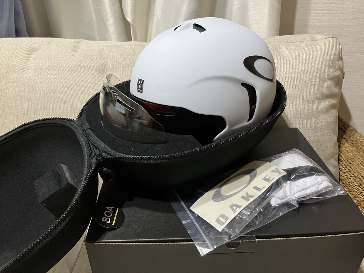 新作入荷!!】 OAKLEY オークリー TT 99468EU ホワイト スケボー レンズ