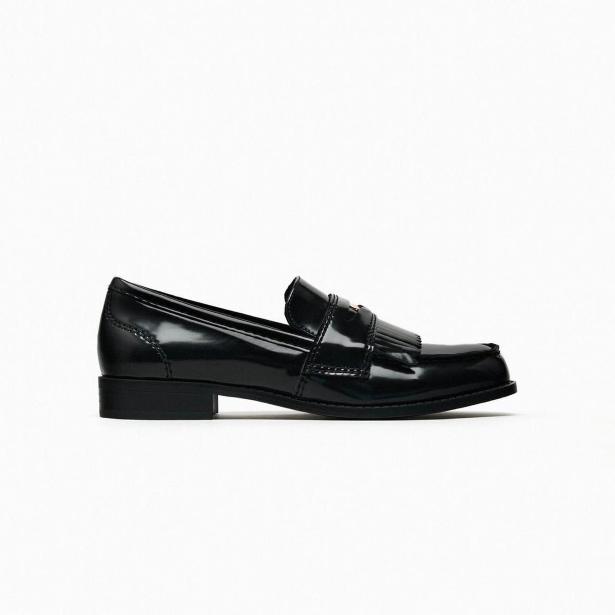 新品】ZARA フラットローファー メタルディテール ブラック 黒 新品】ZARA フラットローファー メタルディテール ブラック 黒