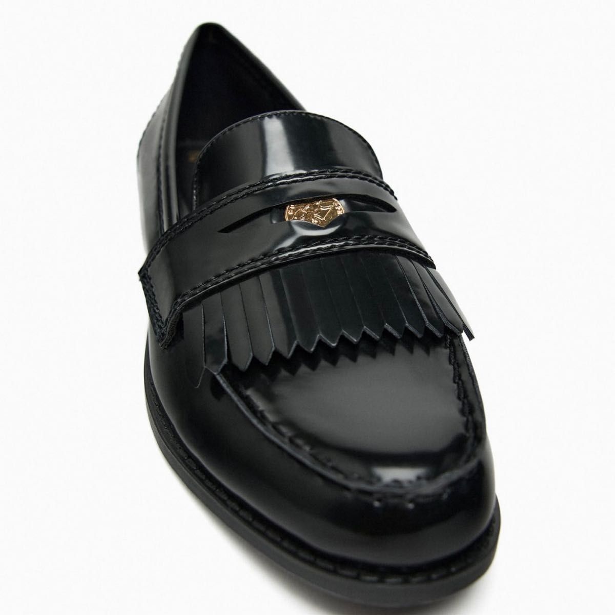 新品】ZARA フラットローファー メタルディテール ブラック 黒 新品】ZARA フラットローファー メタルディテール ブラック 黒