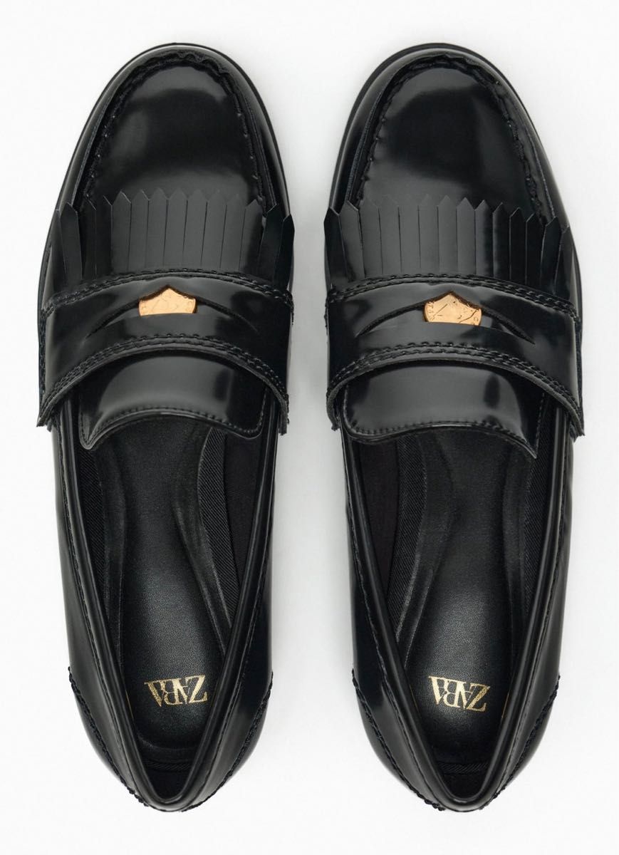 新品】ZARA フラットローファー メタルディテール ブラック 黒 新品】ZARA フラットローファー メタルディテール ブラック 黒