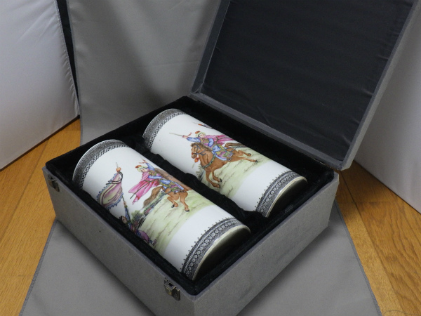 ☆ 送料無料 中国美術 景徳鎮市製 一九五五年 粉彩花瓶 一対 共箱