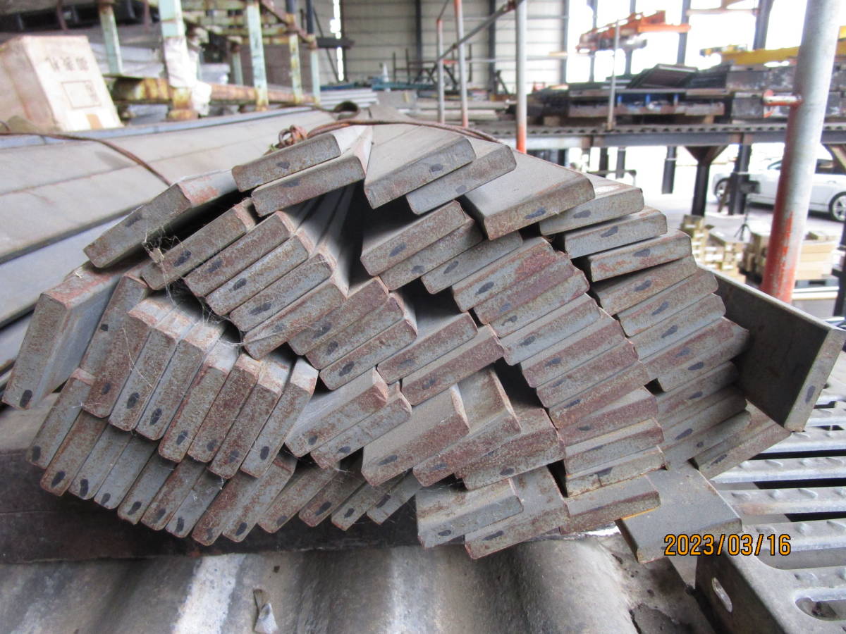 油谷 №7992 フラットバー 50㎜×12㎜ 6020㎜ 厚み12㎜ 長さ6m 20本セット 重量560キロ 平鋼 平形鋼 鋼材 中古 鉄工 DIY素材 工作材料 溶接の画像6