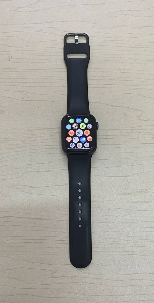 中古美品 Apple Watch SE 第2世代 GPS モデル 40mm ブラック アルミニウムケース とブラックスポーツハント バッテリー 100％