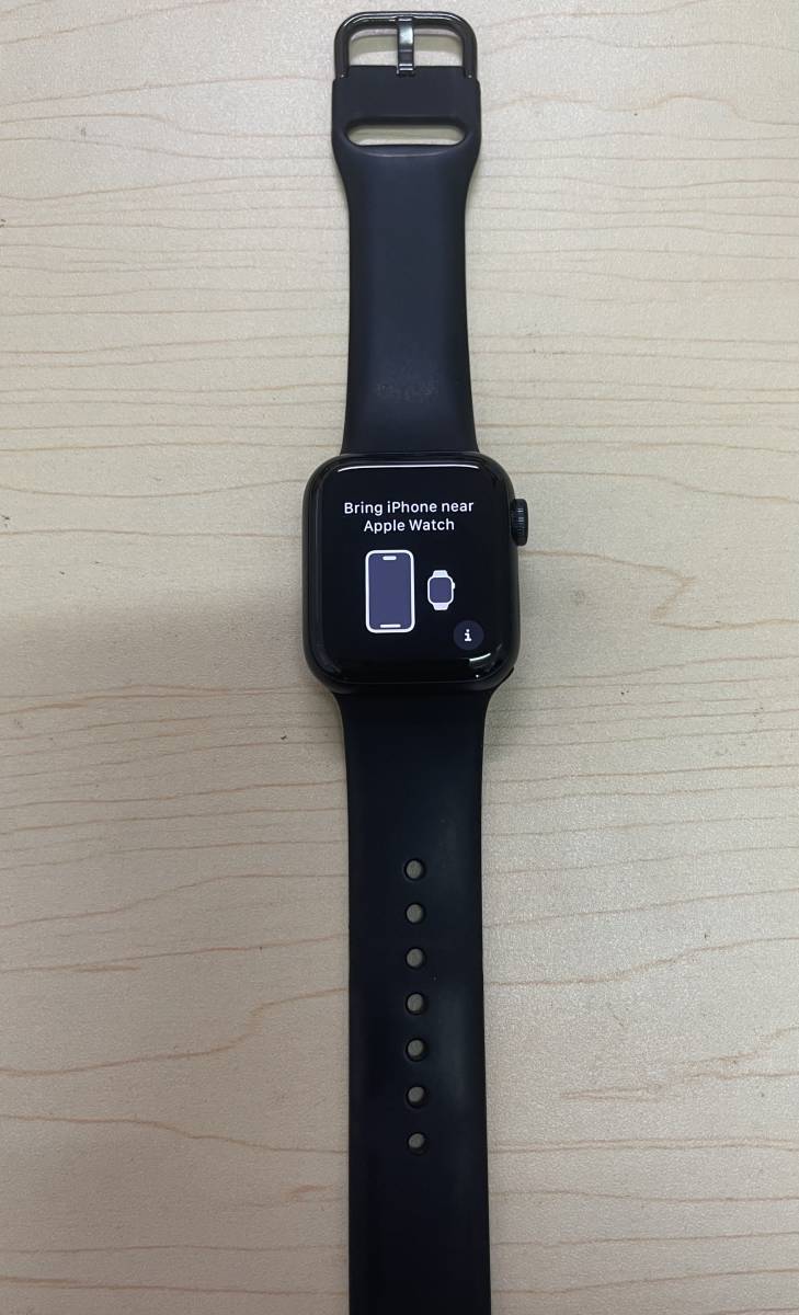 中古美品 Apple Watch SE 第2世代 GPS モデル 40mm ブラック アルミニウムケース とブラックスポーツハント バッテリー 100％