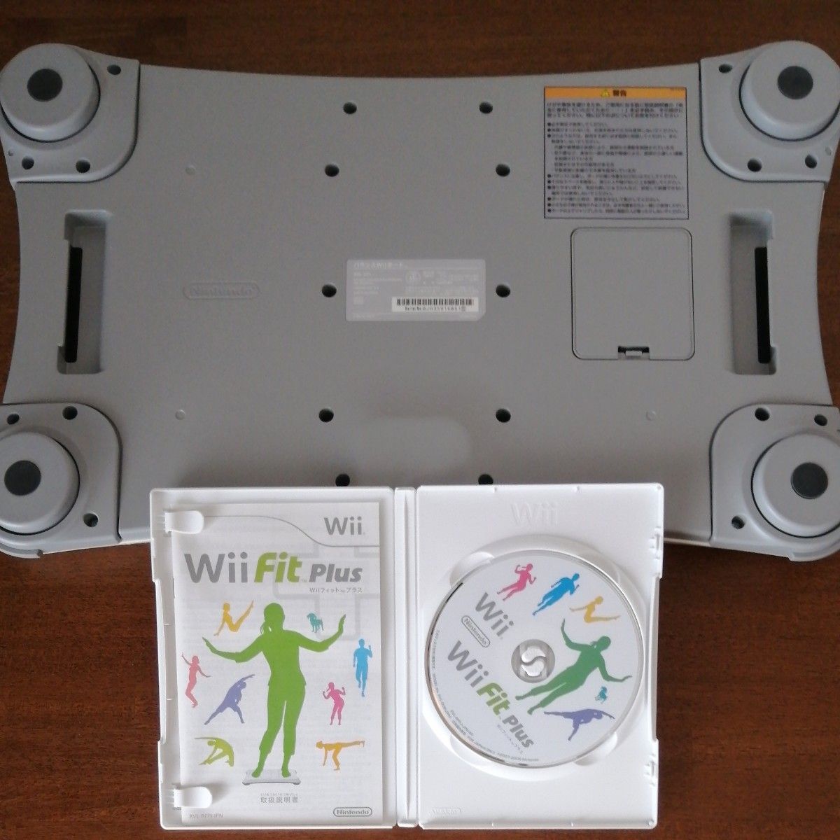 Wii本体とWii fit plusバランスボードのセット
