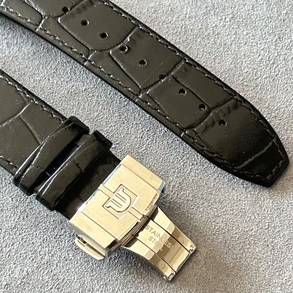新品・未使用 モーリスラクロア アイコン 42ミリ レザーベルト 新品・未使用 モーリスラクロア アイコン 42ミリ レザーベルト