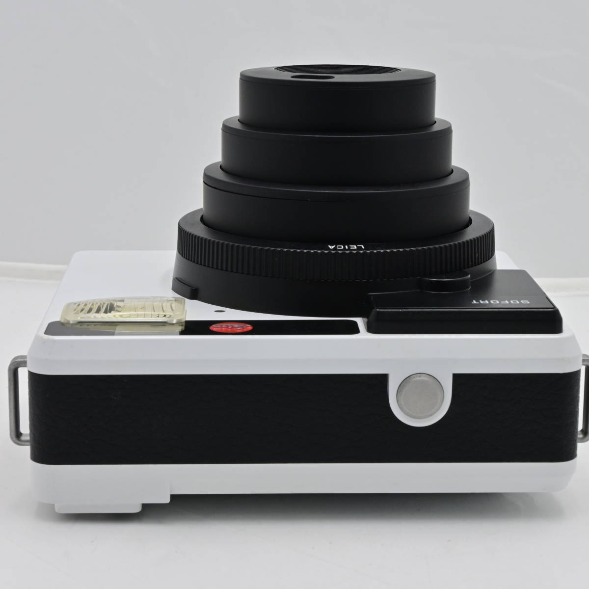  Leica zo four to white 
