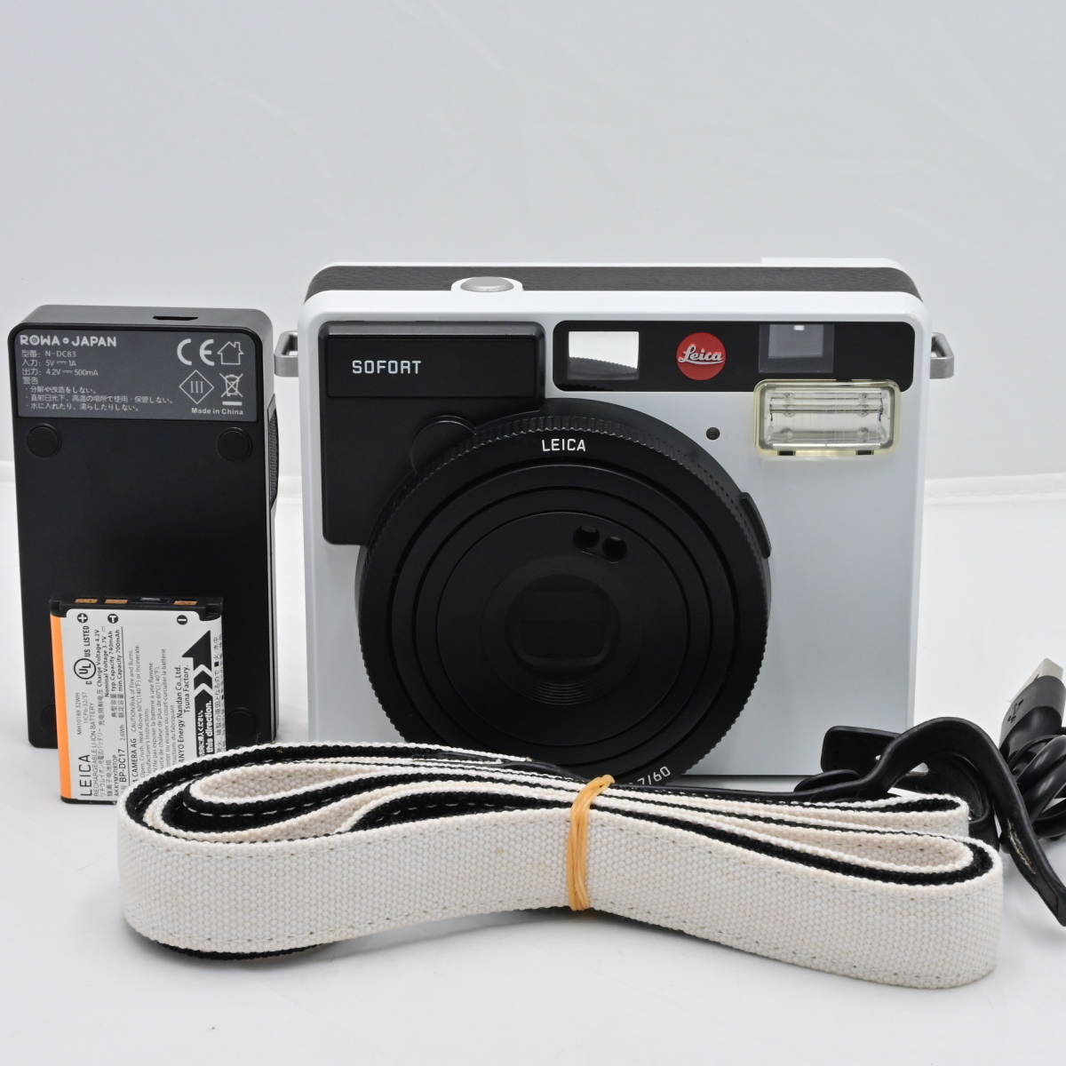  Leica zo four to white 