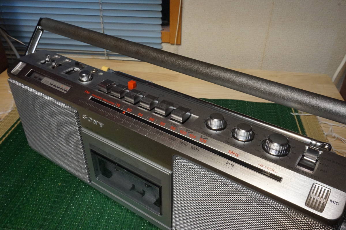  name machine reproduction 87 SONY CFS-7 main condenser exchange cassette mechanism excellent speaker .. is good very beautiful silver seven. 