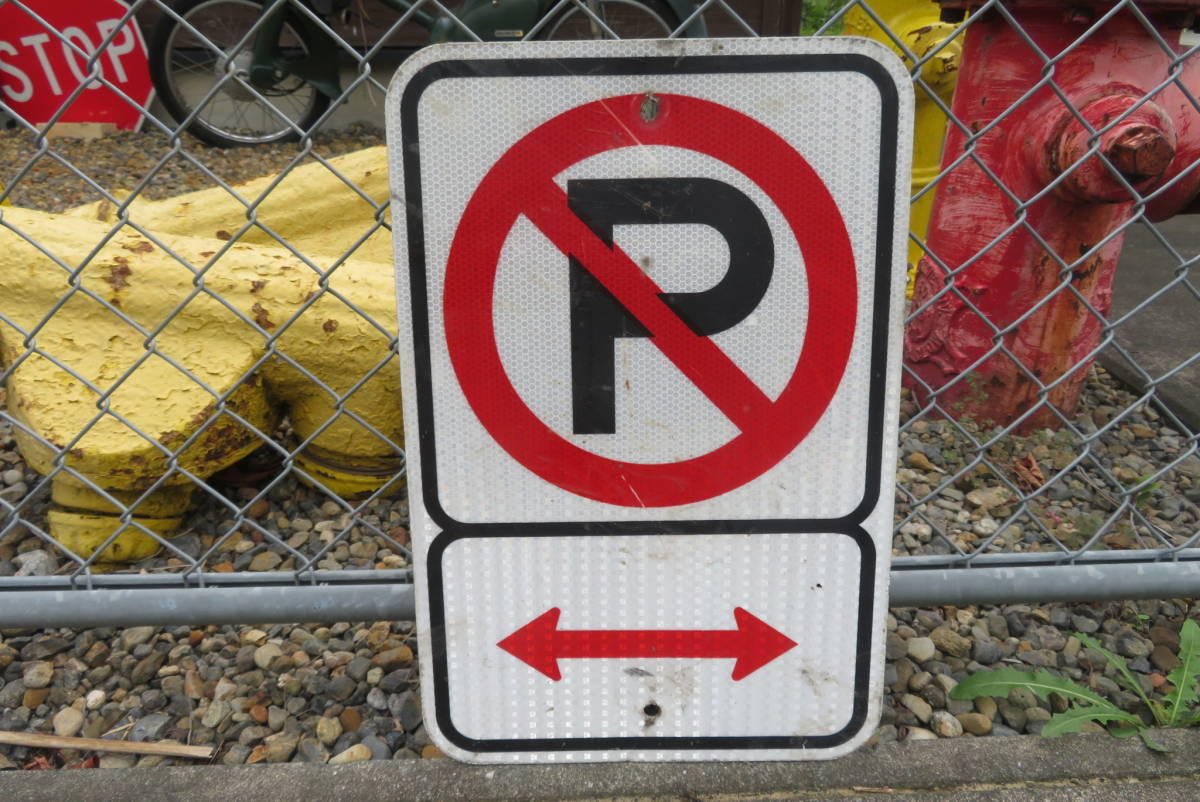 NO PARKING ロードサイン 反射板 駐車禁止 ヴィンテージ アメリカ 看板 道路標識 ガレージ USA（A-361）
