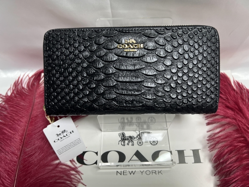 COACH 財布 コーチ長財布 エンボスドスネークレザー ジッピー 新品 - 小物