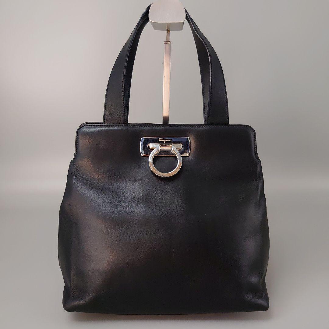 Salvatore Ferragamo サルヴァトーレ フェラガモ ハンドバッグ 黒 ブラック オールレザー 革 ガンチーニ ロゴ刻印 手提げ レディース Salvatore Ferragamo サルヴァトーレ フェラガモ ハンドバッグ 黒 ブラック オールレザー 革 ガンチーニ ロゴ刻印 手提げ レディース