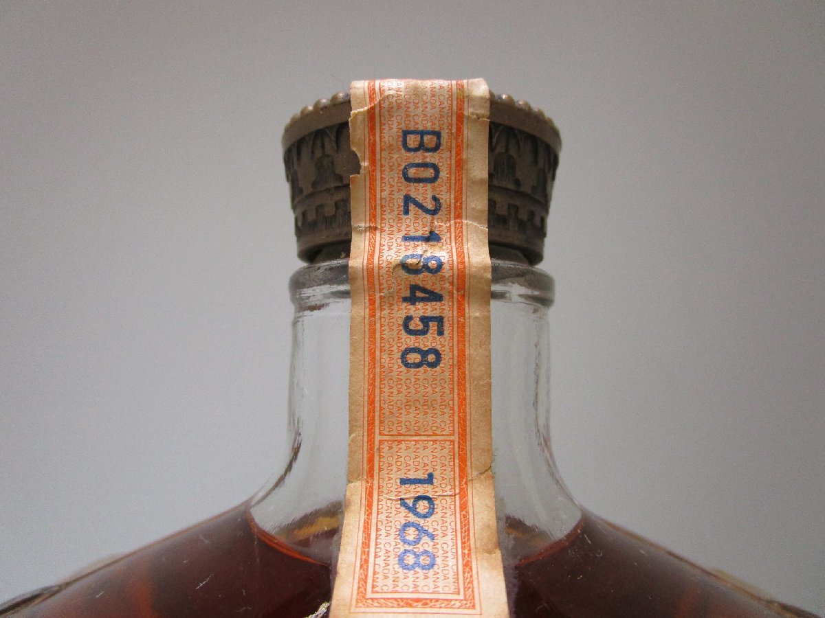 クラウン ローヤル 1968 700ml 40% Crown Royal カナディアンウイスキー ※紙封片方切れ,破れあり 未開栓 古酒 巾着付き/B32767_画像5