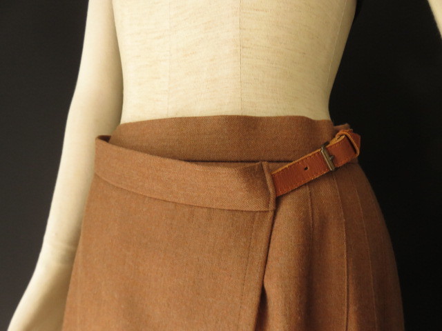 # lining with translation fine quality beautiful goods [ SCAPA ] Scapa high class wool to coil skirt Camel pleat [38]9 number M waist b1946