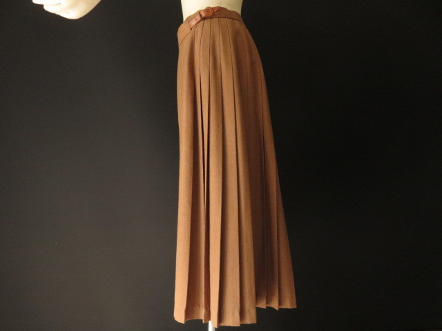 # lining with translation fine quality beautiful goods [ SCAPA ] Scapa high class wool to coil skirt Camel pleat [38]9 number M waist b1946