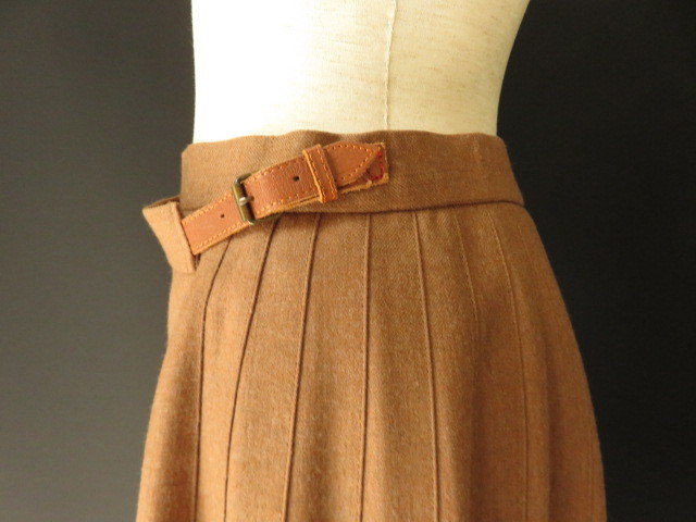 # lining with translation fine quality beautiful goods [ SCAPA ] Scapa high class wool to coil skirt Camel pleat [38]9 number M waist b1946