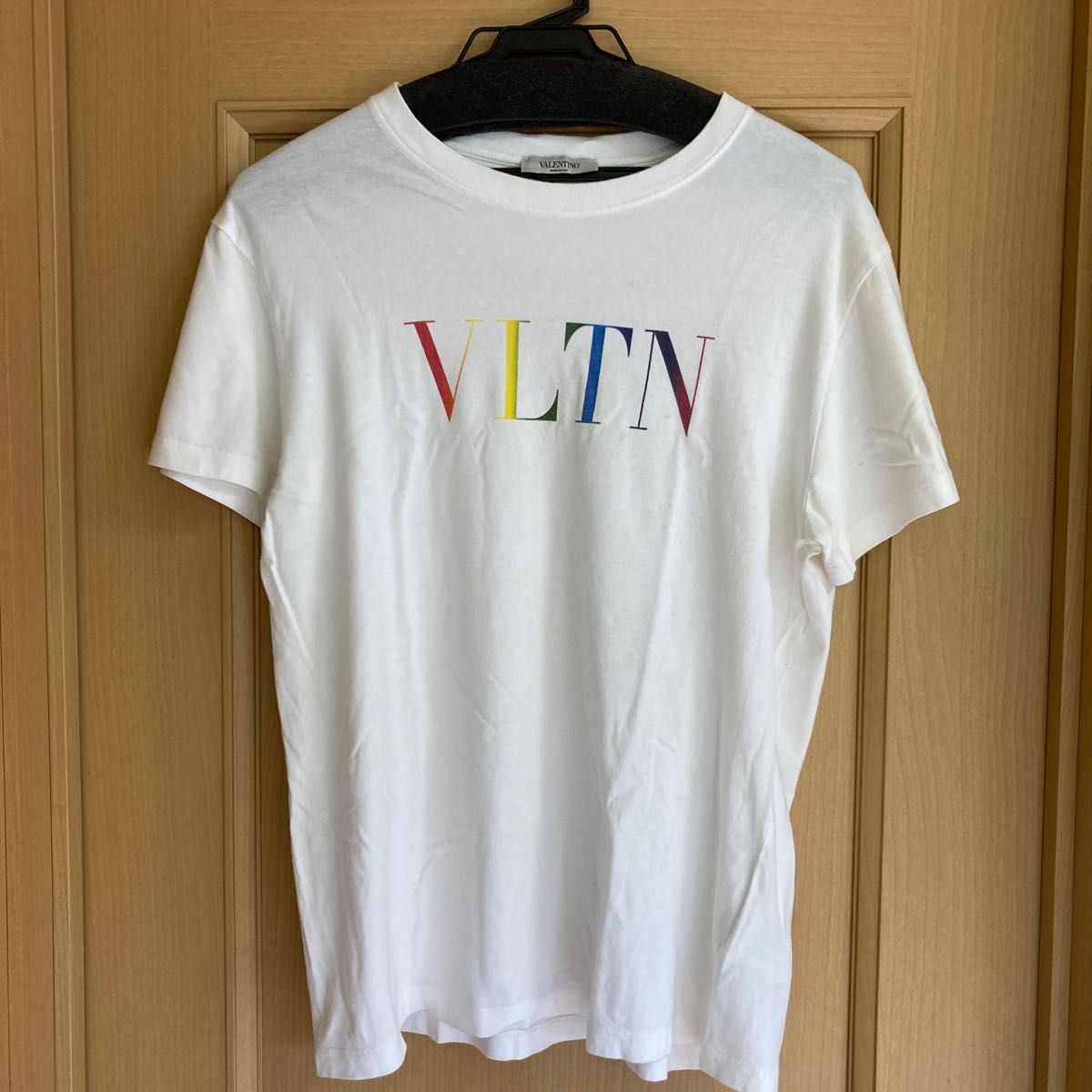 正規品 VALENTINO ヴァレンティノ レインボーロゴTシャツ｜Yahoo