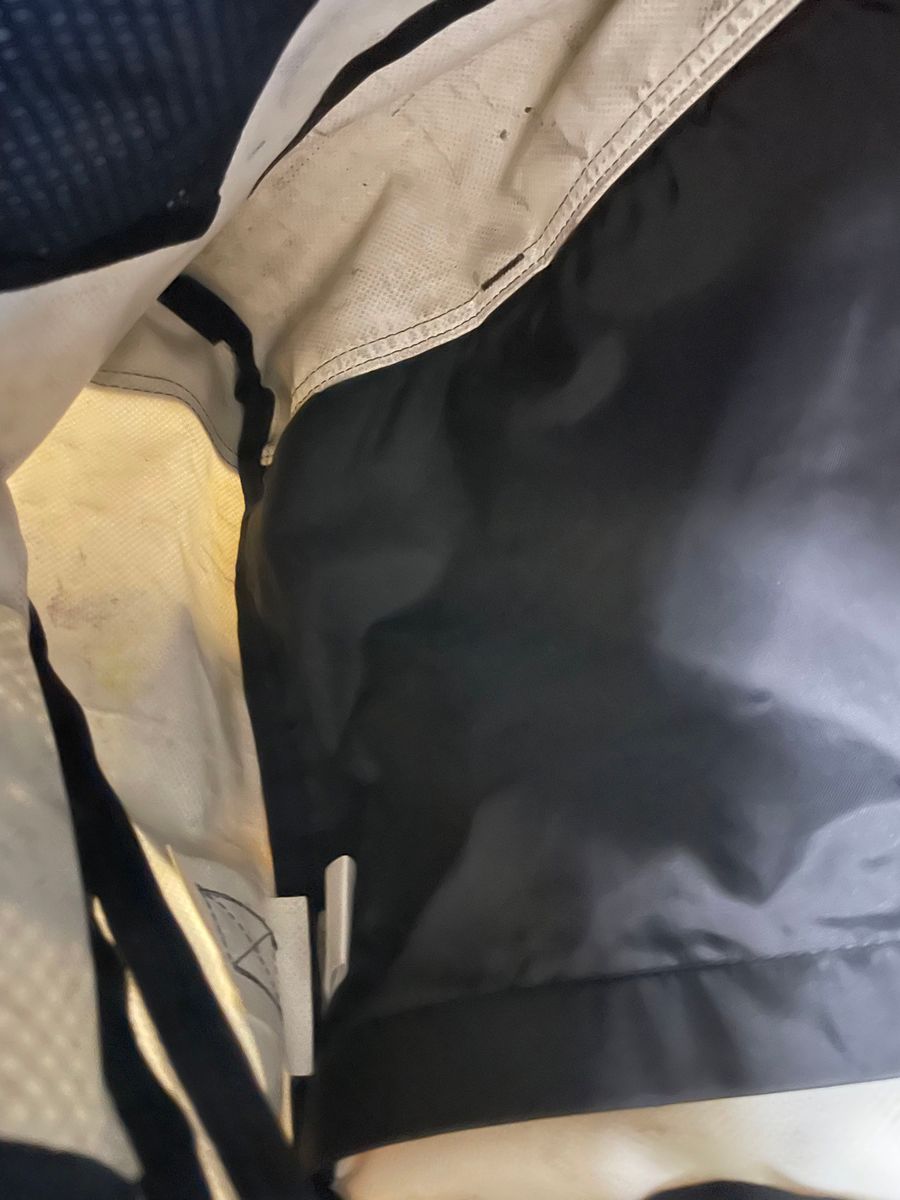 「ノースフェイスメッセンジャーバッグ」ホワイトは珍しいですね♪ メッセンジャーバッグ、小旅行にピッタリ
