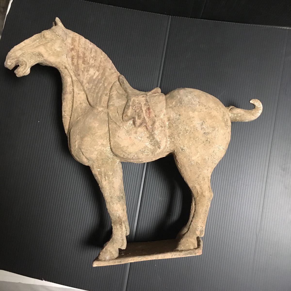 唐時代 加彩 土器 馬 馬俑 中国 中国骨董品 発掘品 遺跡 副葬品 王族