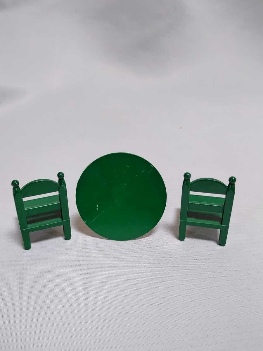中古品◆シルバニアファミリー　緑の家具【丸テーブル＆チェアセット】◆元箱無_画像2