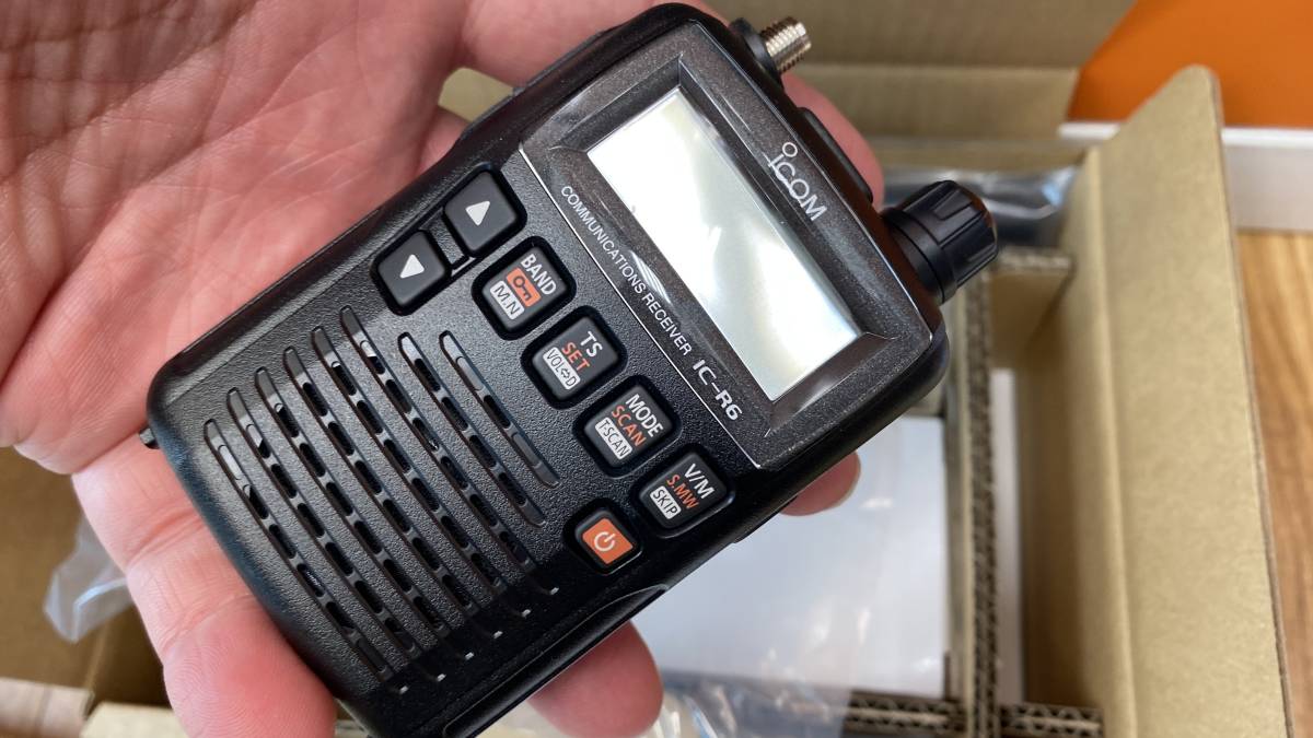 極美品/数回使用のみ】アイコム 広帯域ハンディ受信機 IC-R6
