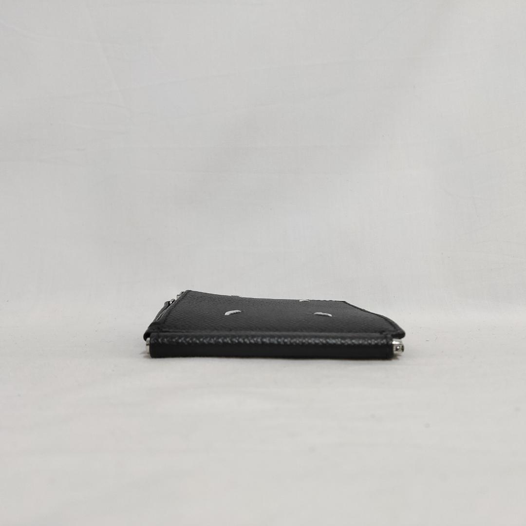 新品 未使用 MAISON MARGIELA レザー折財布 四隅ステッチ 新品 未使用 MAISON MARGIELA レザー折財布 四隅ステッチ
