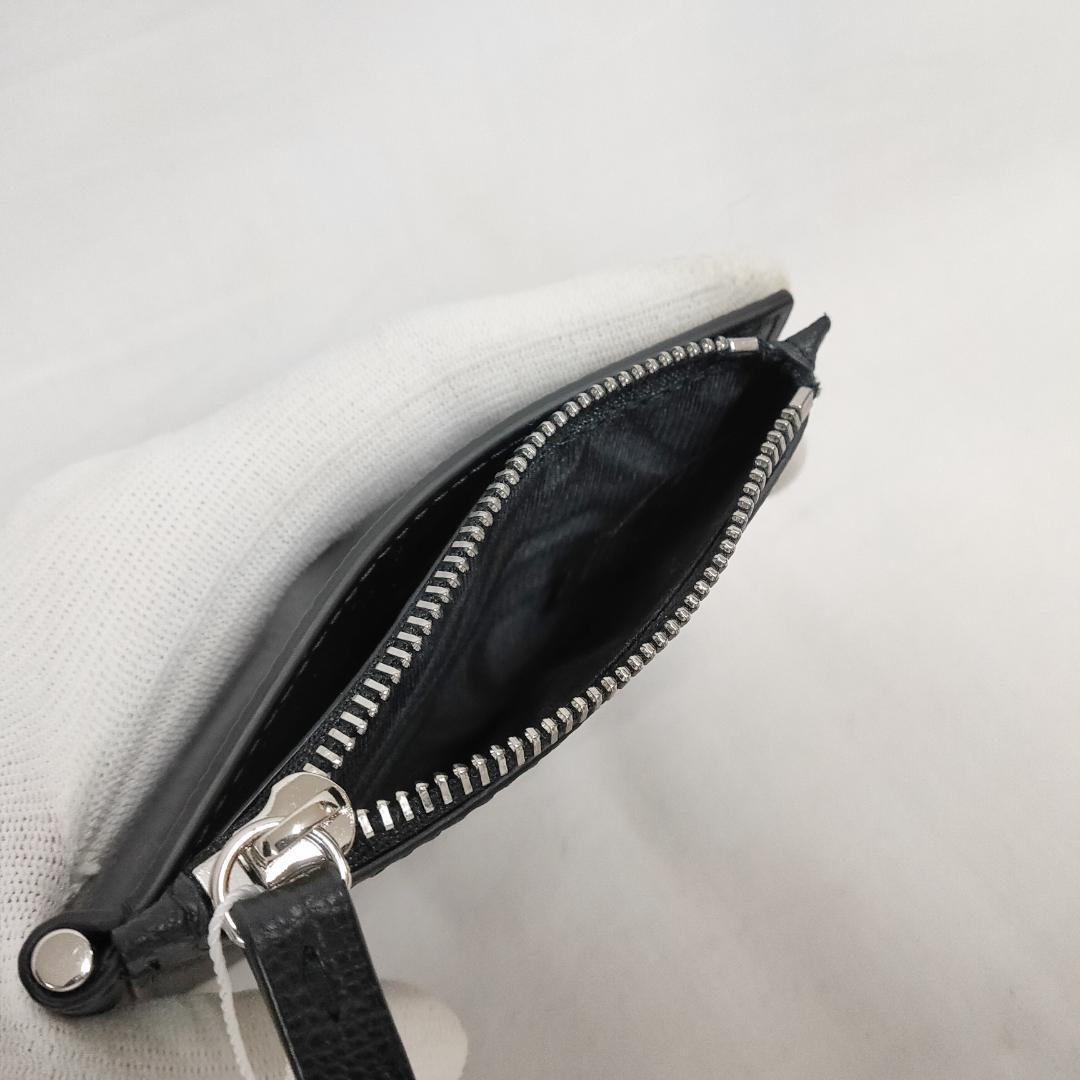 新品 未使用 MAISON MARGIELA レザー折財布 四隅ステッチ 新品 未使用 MAISON MARGIELA レザー折財布 四隅ステッチ