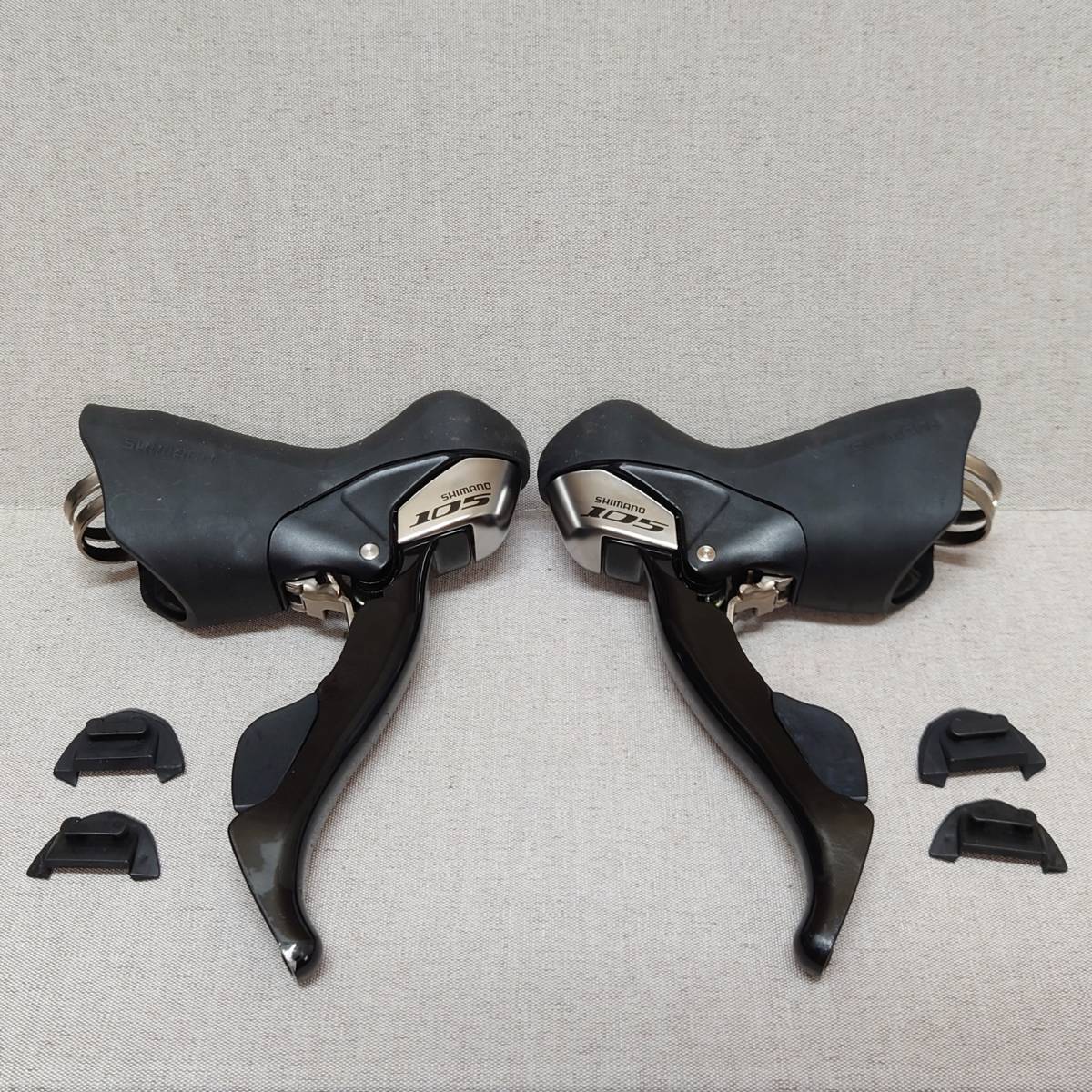 シマノ 105 ST-5700 STIレバー 左右セット 黒色 美品 shimano シマノ 105 ST-5700 STIレバー 左右セット 黒色 美品 shimano