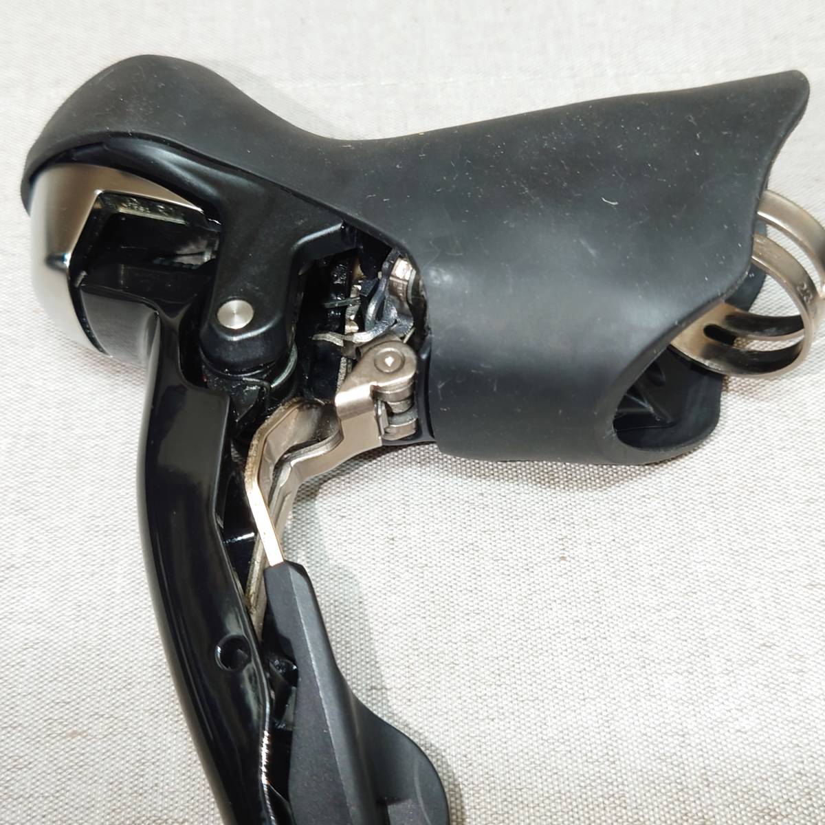 シマノ 105 ST-5700 STIレバー 左右セット 黒色 美品 shimano シマノ 105 ST-5700 STIレバー 左右セット 黒色 美品 shimano