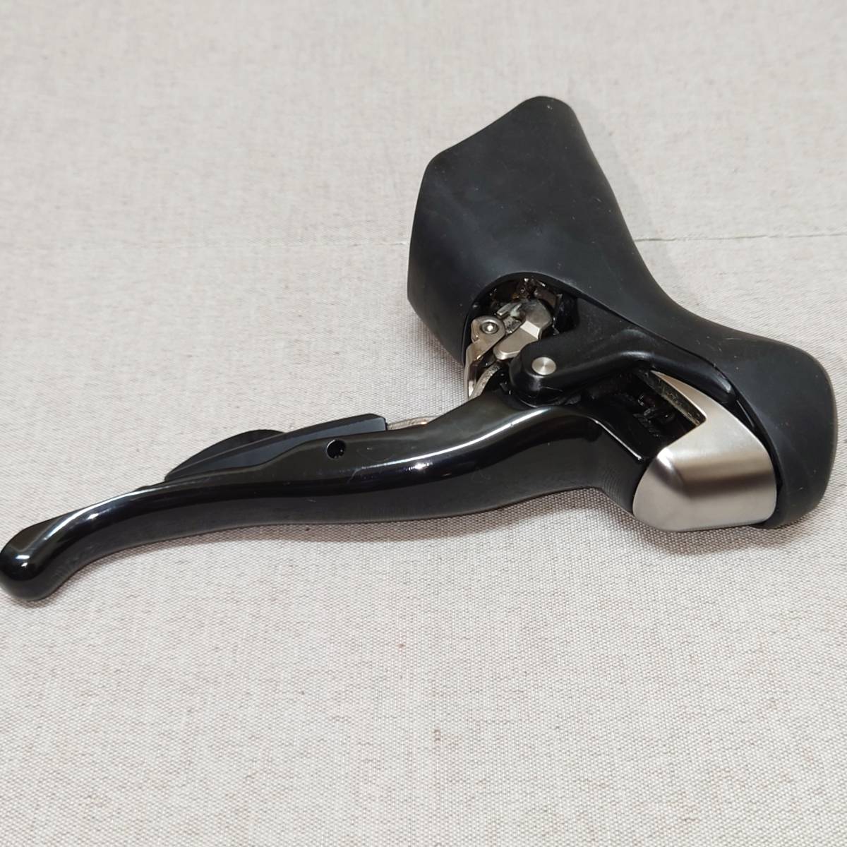シマノ 105 ST-5700 STIレバー 左右セット 黒色 美品 shimano シマノ 105 ST-5700 STIレバー 左右セット 黒色 美品 shimano