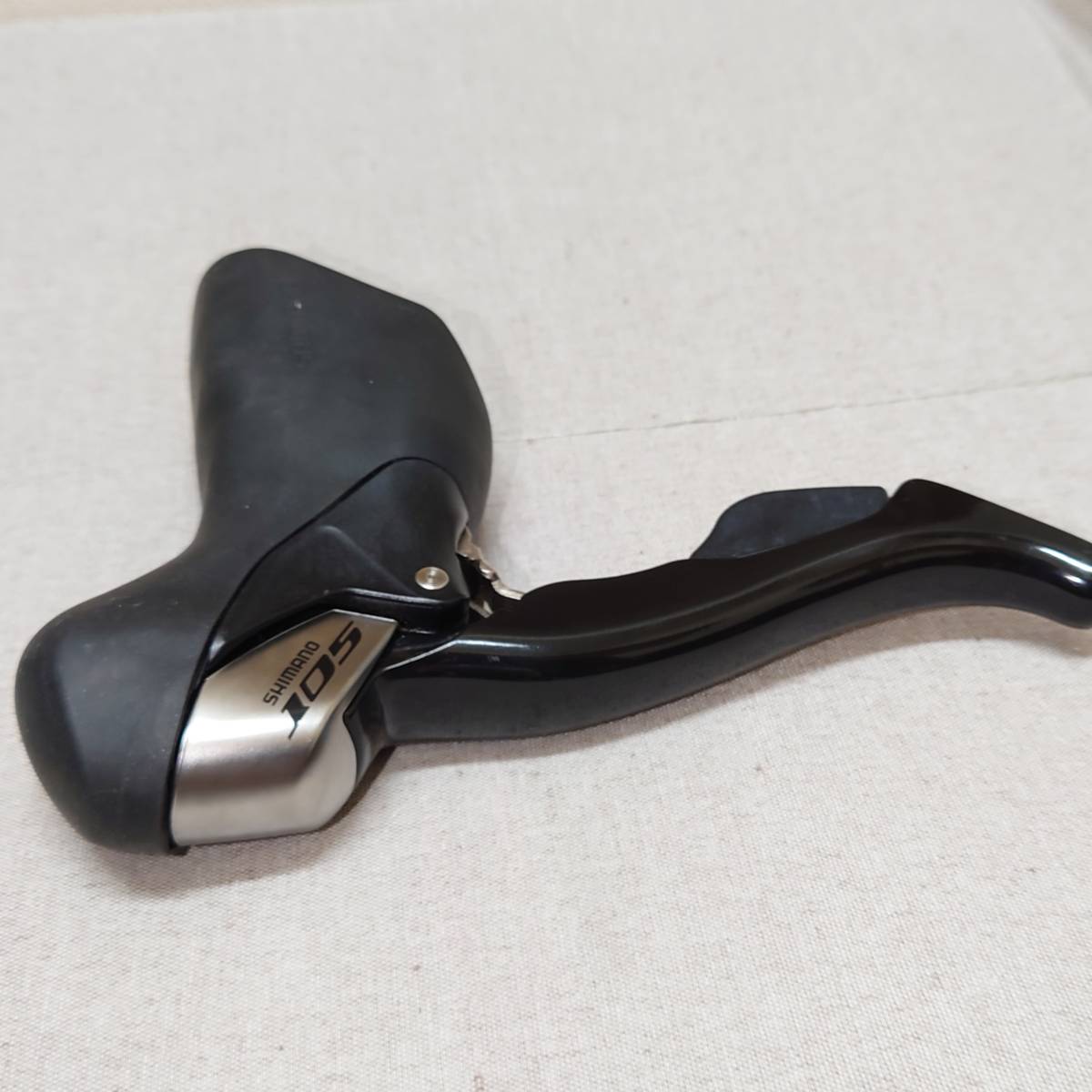 シマノ 105 ST-5700 STIレバー 左右セット 黒色 美品 shimano シマノ 105 ST-5700 STIレバー 左右セット 黒色 美品 shimano
